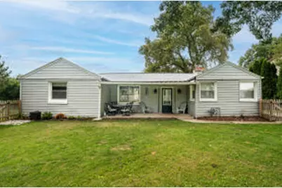 433  Riverview Dr, Grafton, WI 53024 - Photo 1