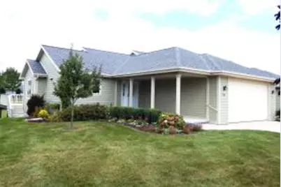 916  Hawthorne Ct, Manitowoc, WI 54220 - Photo 1