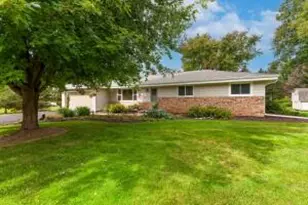 W332N5491 Solveson Dr, Merton, WI 53058 - Photo 1