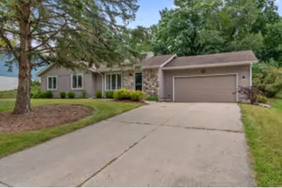 809  Crescent Ln, Hartland, WI 53029 - Photo 1