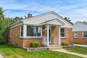 5618 N Dexter Ave, Glendale, WI 53209 - Photo 1