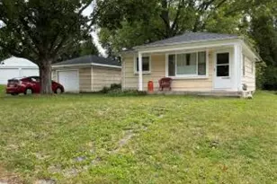 W58N662 Columbia Ct, Cedarburg, WI 53012 - Photo 1