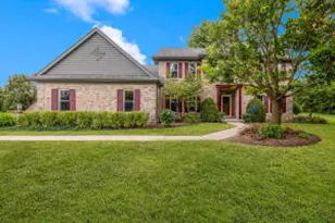 935 Auburn Ct, Brookfield, WI 53045 - Photo 1