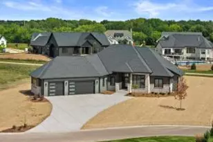 4077 Hawthorn Farm Ct, Delafield, WI 53058 - Photo 1