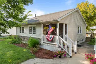 727 Rogers Ct, Lake Geneva, WI 53147 - Photo 1