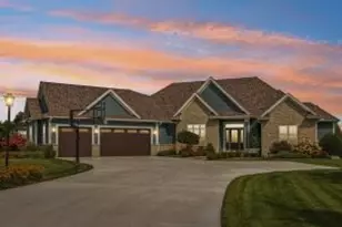 328 Hemlock Ct, Hartland, WI 53029 - Photo 1