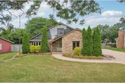 901  Canterbury Ln, Waukesha, WI 53188 - Photo 1