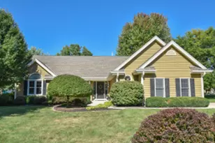 W263N2345 Deer Haven Dr, Pewaukee, WI 53072 - Photo 1