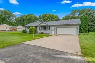 8102 W Margaret Ln, Franklin, WI 53132 - Photo 1