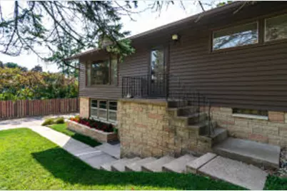 601  4th St, La Crescent, MN 55947 - Photo 1