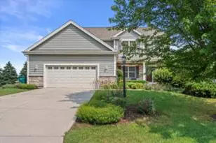 W141N10568 Wooded Hills Dr, Germantown, WI 53022 - Photo 1