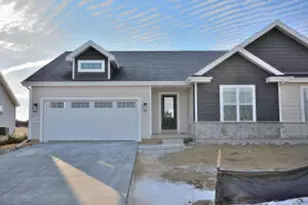1007 Elderberry Rd, Oconomowoc, WI 53066 - Photo 1