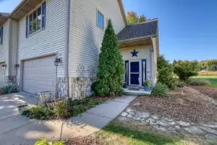 688 Summer Creek Rd, Oconomowoc, WI 53066 - Photo 1