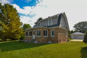 W265N2666 Meadowbrook Rd, Pewaukee, WI 53072 - Photo 1