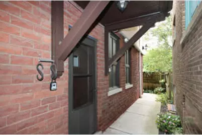 2715 E Park Pl, Milwaukee, WI 53211 - Photo 1