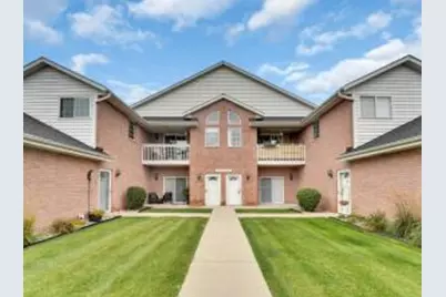 W241N2573 E Parkway Meadow Cir, Pewaukee, WI 53072 - Photo 1
