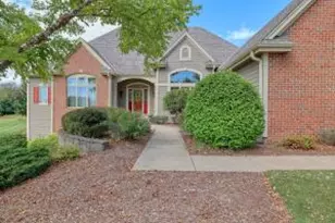 W282N4343 Somerset Ln, Delafield, WI 53072 - Photo 1