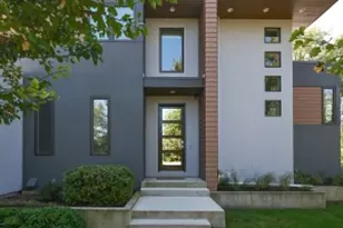 4821 W Glen Cove Ct, Mequon, WI 53092 - Photo 1