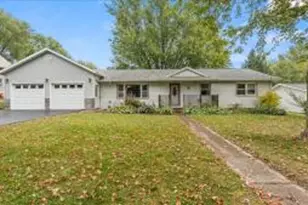 727 Garfield Ave, Viroqua, WI 54665 - Photo 1