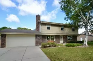 802 S Comanche Ln, Waukesha, WI 53188 - Photo 1