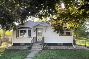 2218 15th St, La Crosse, WI 54601 - Photo 1