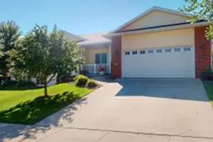 806 Maple Shade Dr, Holmen, WI 54636 - Photo 1