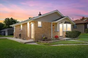 605 Sherman Ave, South Milwaukee, WI 53172 - Photo 1