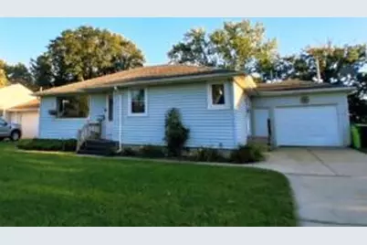 215 E Lincoln Ave, Hartford, WI 53027 - Photo 1