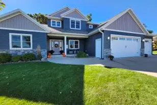 704 Knollwood Dr, Holmen, WI 54636 - Photo 1