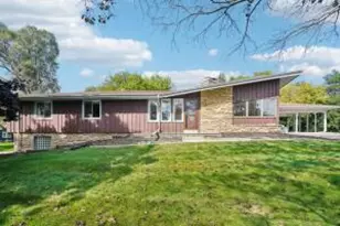 N94W15652 Ridgeview Dr, Menomonee Falls, WI 53051 - Photo 1