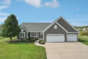 10555 S Singing Lark Ct, Oak Creek, WI 53154 - Photo 1