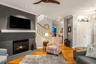 3852 S Lake Dr, Saint Francis, WI 53235 - Photo 1