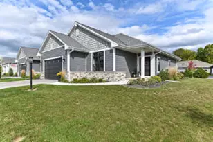 7821 W Stone Rdg Dr, Lannon, WI 53046 - Photo 1