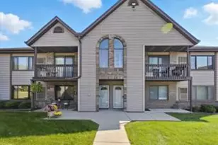1343 Meadowcreek Dr, Pewaukee, WI 53072 - Photo 1