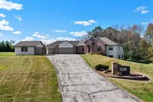 3201 Rolling Hills Dr, Newton, WI 54220 - Photo 1