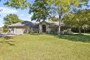 W254S4980 Gruettner Dr, Waukesha, WI 53189 - Photo 1