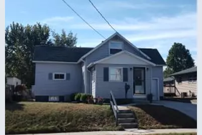 835  Summit St, Manitowoc, WI 54220 - Photo 1