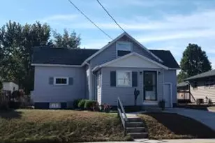 835 Summit St, Manitowoc, WI 54220 - Photo 1