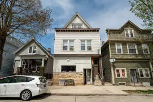 808 E Clarke St, Milwaukee, WI 53212 - Photo 1