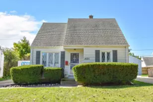 4707 W Sumac Pl, Milwaukee, WI 53219 - Photo 1