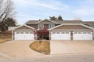 450 Coronado Cir, Onalaska, WI 54650 - Photo 1