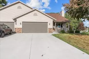 122 Lexington Ct, Sheboygan Falls, WI 53085 - Photo 1