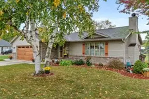 501 River Bluff Dr, Manitowoc, WI 54220 - Photo 1