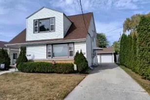 1256 Arlington Ave, Manitowoc, WI 54220 - Photo 1