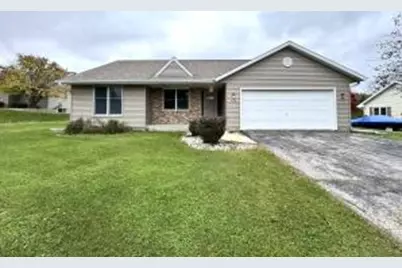 222  Granary Cir, Hartland, WI 53029 - Photo 1