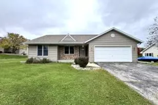 222 Granary Cir, Hartland, WI 53029 - Photo 1