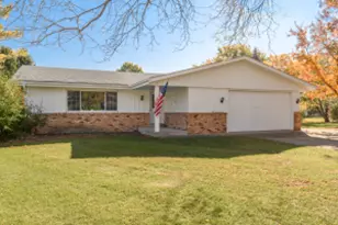 W163N10968 Briarcliff Ct, Germantown, WI 53022 - Photo 1