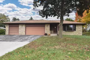 704 Thackeray Trail, Oconomowoc, WI 53066 - Photo 1