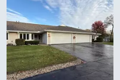 604  Hartford Sq, Hartford, WI 53027 - Photo 1