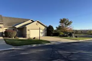 102 Walnut Ridge Dr, Racine, WI 53182 - Photo 1